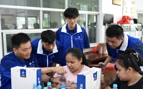 暖心助力视障群体 延续盲人节关爱热潮