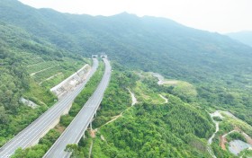 保障司乘人員行車安全 中交路建開春高速養護項目完成邊坡處置施工